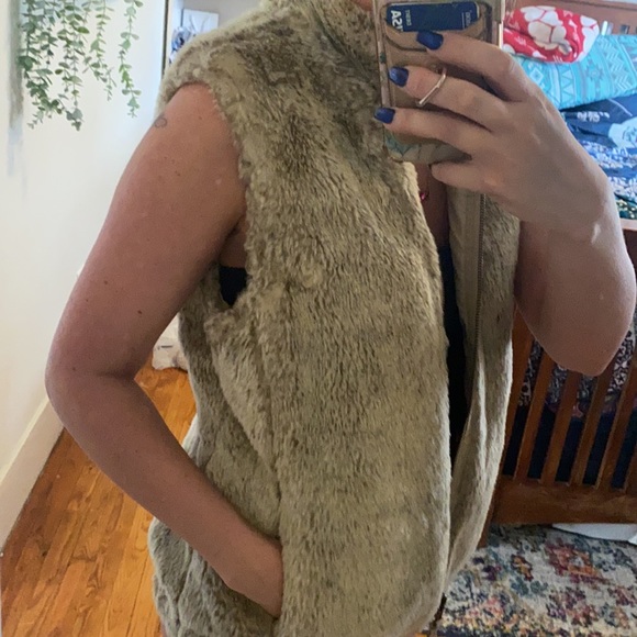 Reversible fur sweater vest - Picture 12 of 12